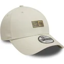 cappellino-curvo-beige-regolabile-9forty-badge-di-new-era