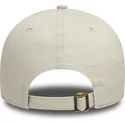 beige-justerbar-9forty-badge-keps-fran-new-era