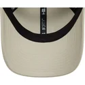 beige-justerbar-9forty-badge-keps-fran-new-era