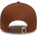 brun-justerbar-bojd-keps-med-brunt-logo-9forty-league-essential-new-york-yankees-mlb-fran-new-era