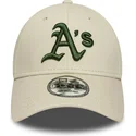 bezowa-regulowana-czapka-z-zakrzywionym-daszkiem-z-zielonym-logo-9forty-league-essential-oakland-athletics-mlb-od-new-era