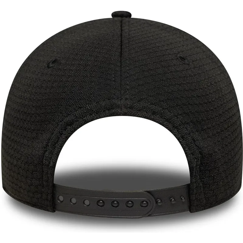 cappellino-curvo-nero-snapback-con-logo-nero-9forty-flawless-mesh-di-new-york-yankees-mlb-di-new-era