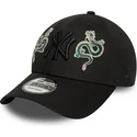 czarna-zakrzywiona-regulowana-czapka-z-czarnym-logo-9forty-icon-dragon-new-york-yankees-mlb-od-new-era