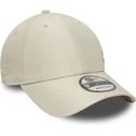 beige-justerbar-bojd-keps-med-beige-logotyp-9forty-tonal-flawless-av-new-york-yankees-mlb-fran-new-era