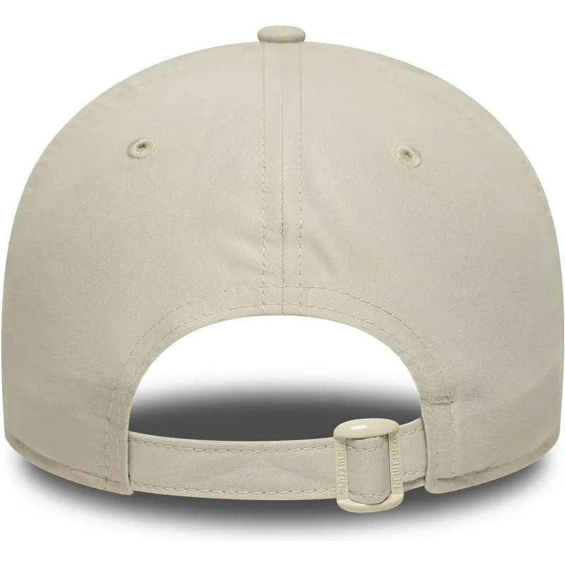 bojd-beige-justerbar-keps-med-beige-logotyp-9forty-tonal-flawless-fran-new-york-yankees-mlb-av-new-era