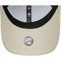 beige-justerbar-bojd-keps-med-beige-logotyp-9forty-tonal-flawless-av-new-york-yankees-mlb-fran-new-era