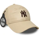 casquette-courbee-beige-ajustable-avec-logo-marron-9twenty-leather-new-york-yankees-mlb-new-era
