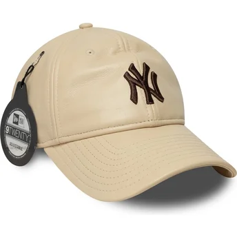 Beige verstellbare Curved Cap mit braunem Logo 9TWENTY Leather der New York Yankees MLB von New Era