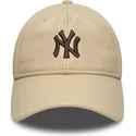czapka-z-daszkiem-bezowa-regulowana-z-brazowym-logo-9twenty-leather-new-york-yankees-mlb-new-era