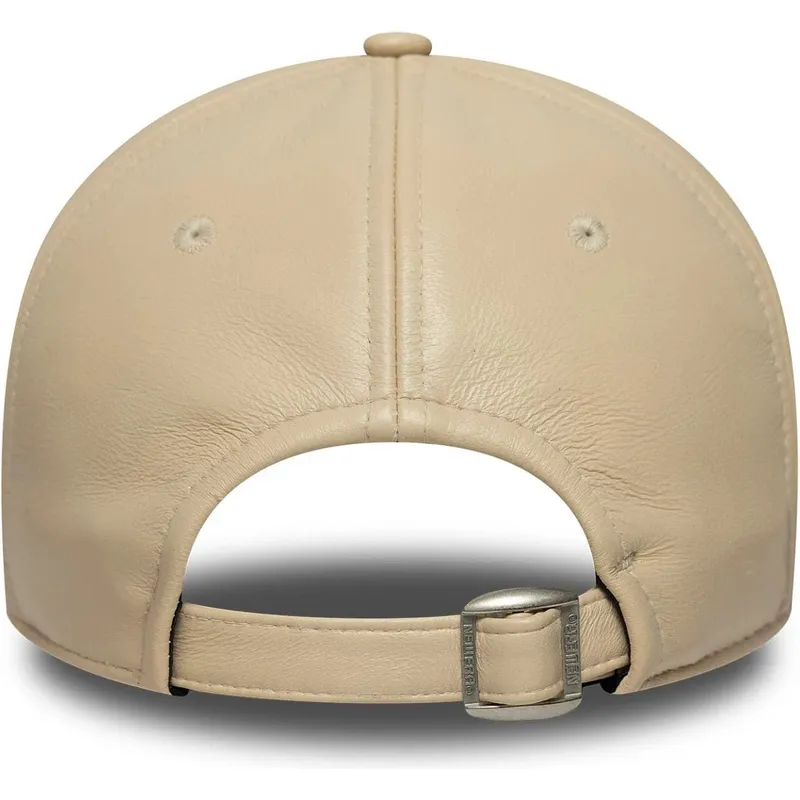 cappellino-beige-con-visiera-curva-regolabile-e-logo-marrone-9twenty-leather-dei-new-york-yankees-mlb-di-new-era