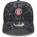 manchester-united-football-club-premier-league-svart-truckerkeps-a-frame-all-over-print-fran-new-era