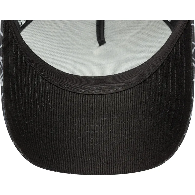 gorra-trucker-nera-a-frame-all-over-print-del-manchester-united-football-club-premier-league-di-new-era