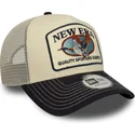 casquette-trucker-beige-et-bleue-marine-a-frame-animal-patch-canard-new-era