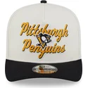 cappellino-snapback-beige-e-nero-con-visiera-curva-9fifty-a-frame-chainstitch-dei-pittsburgh-penguins-nhl-di-new-era