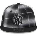 czarna-czapka-z-plaskim-daszkiem-snapback-9fifty-retro-crown-plaid-new-york-yankees-mlb-od-new-era