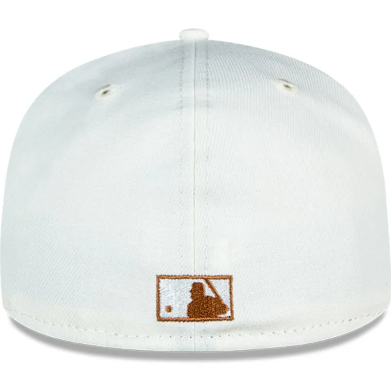 epci-plata-maro-fitted-59fifty-chrome-toast-side-patch-de-new-york-yankees-mlb-de-new-era