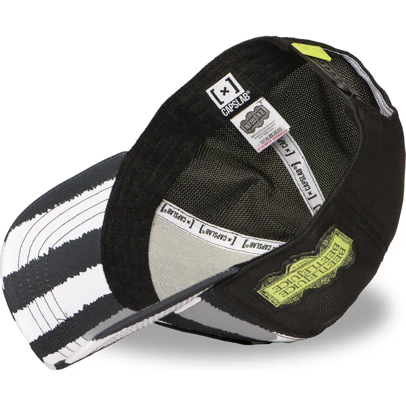 capslab-beetlejuice-btj-str-beetlejuice-schwarz-weiss-trucker-cap