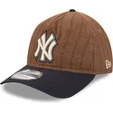 regulowana-brazowo-granatowa-czapka-z-zakrzywionym-daszkiem-9twenty-a-frame-wool-pinstripe-new-york-yankees-mlb-marki-new-era