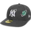 graue-gebogene-verstellbare-59fifty-planet-icon-kappe-der-new-york-yankees-mlb-von-new-era