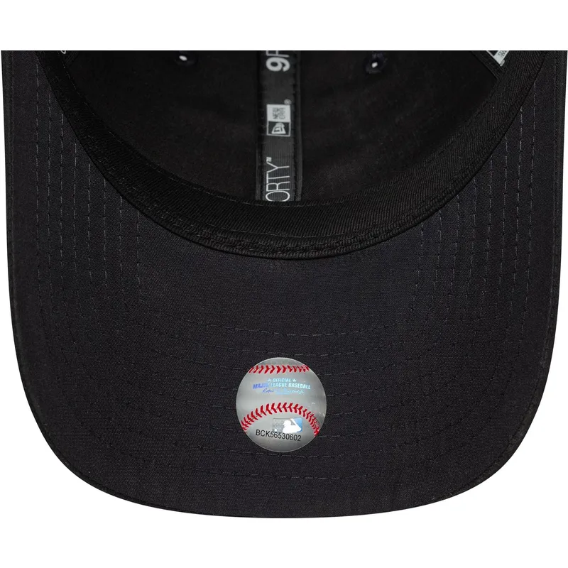 epci-curbata-bleumarin-reglabila-9forty-pin-de-new-york-yankees-mlb-de-new-era epci-curbata-bleumarin-reglabila-9forty-pin-de-new-york-yankees-mlb-de-new-era