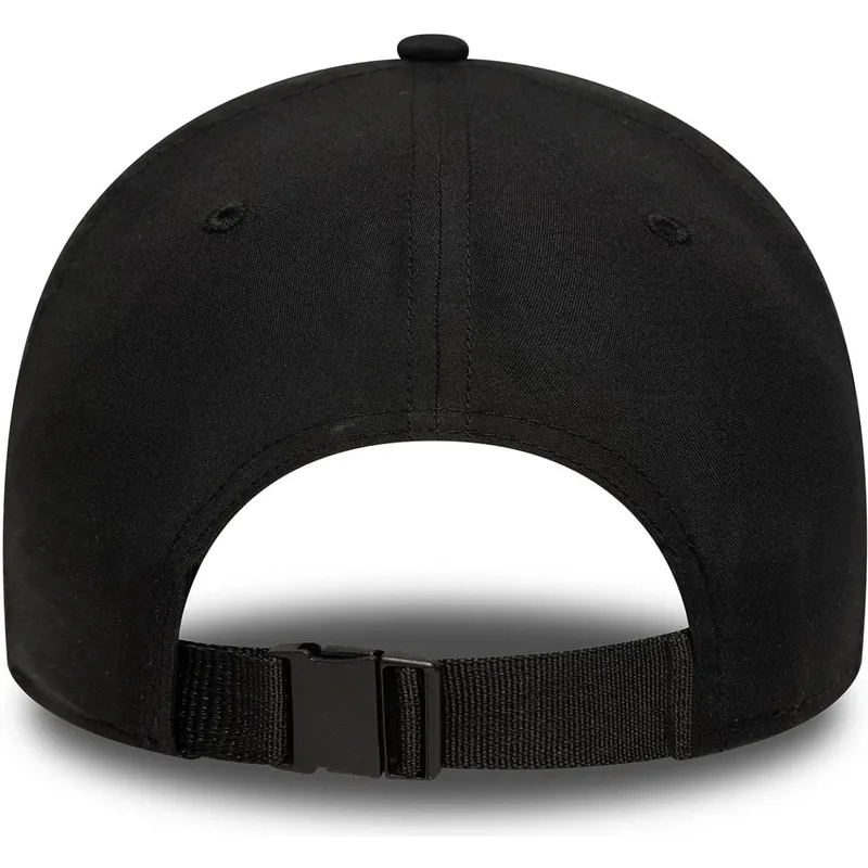 cappellino-curvo-nero-regolabile-9forty-con-spilla-dei-chicago-bulls-nba-di-new-era