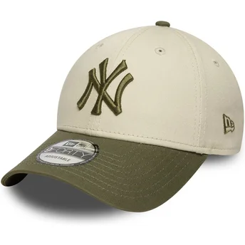 New Era Curved Brim 9FORTY Side Patch New York Yankees MLB Beige and Green Adjustable Cap