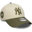 cappellino-curvo-beige-e-verde-regolabile-9forty-side-patch-dei-new-york-yankees-mlb-di-new-era