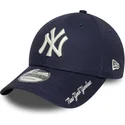 regulowana-granatowa-czapka-z-zakrzywionym-daszkiem-9forty-visor-script-new-york-yankees-mlb-od-new-era