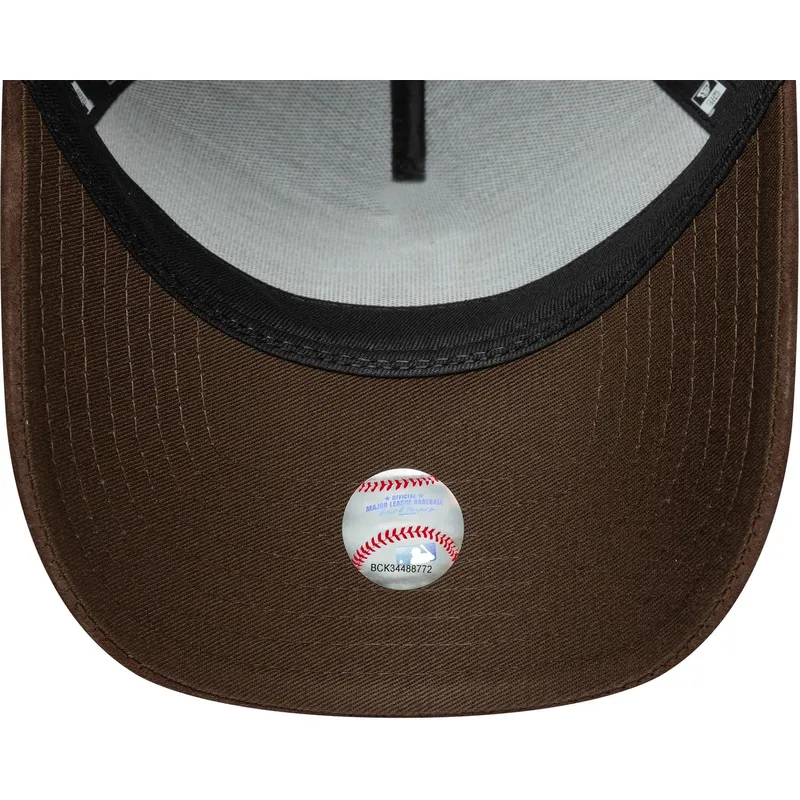 cappellino-curvo-verde-e-marrone-snapback-9forty-e-frame-suede-visor-dei-los-angeles-dodgers-mlb-di-new-era