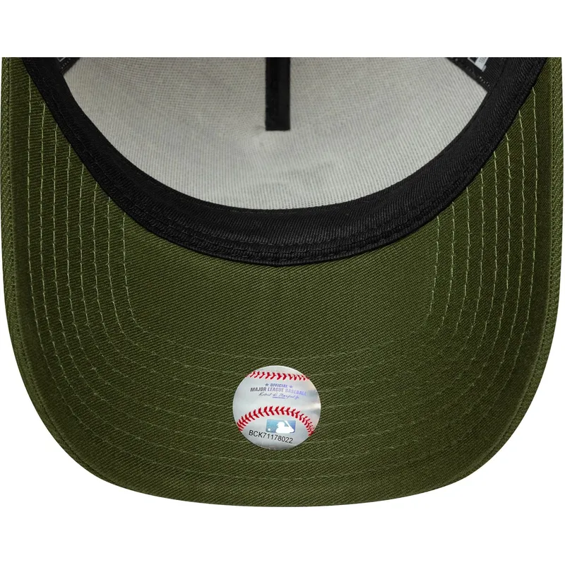 beige-och-gron-kurvad-keps-snapback-9forty-e-frame-world-series-patch-fran-los-angeles-dodgers-mlb-av-new-era