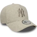 cappellino-curvo-beige-snapback-con-logo-beige-9forty-e-frame-melton-di-new-york-yankees-mlb-di-new-era