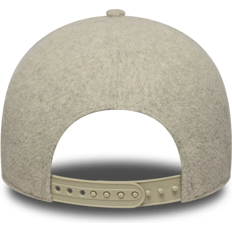 cappellino-beige-snapback-con-visiera-curva-e-logo-beige-9forty-e-frame-melton-dei-new-york-yankees-mlb-di-new-era