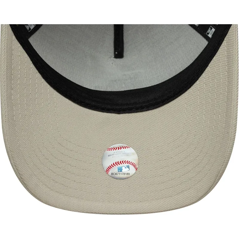 bezowa-czapka-z-zakrzywionym-daszkiem-snapback-z-bezowym-logo-9forty-e-frame-tonal-icon-los-angeles-dodgers-mlb-new-era