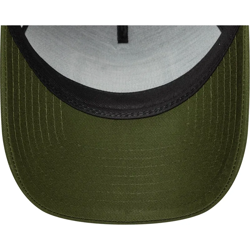 cappellino-snapback-nero-e-verde-9forty-e-frame-camo-patch-di-new-era