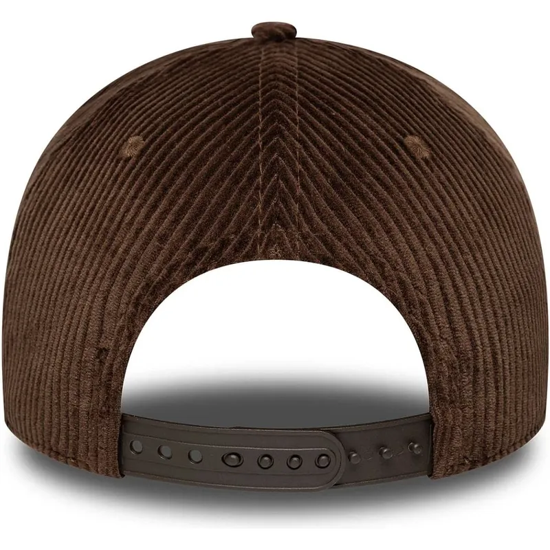 cappellino-snapback-marrone-con-visiera-curva-9forty-e-frame-patch-cord-di-new-era