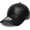 schwarze-gebogene-snapback-kappe-mit-schwarzem-logo-9forty-m-crown-pu-der-new-york-yankees-mlb-von-new-era