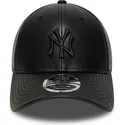 casquette-courbee-noire-snapback-avec-logo-noir-9forty-m-crown-pu-new-york-yankees-mlb-new-era