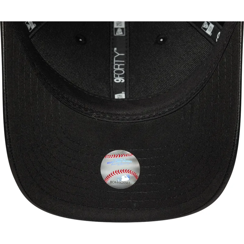 cappellino-nero-snapback-con-visiera-curva-e-logo-nero-9forty-m-crown-pu-dei-new-york-yankees-mlb-di-new-era