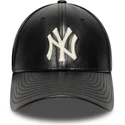 schwarze-verstellbare-curved-cap-9forty-m-crown-img-leather-der-new-york-yankees-mlb-von-new-era