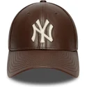cappellino-curvo-marrone-regolabile-9forty-m-crown-img-leather-di-new-york-yankees-mlb-di-new-era