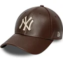 brazowa-regulowana-czapka-z-daszkiem-9forty-m-crown-img-leather-new-york-yankees-mlb-new-era
