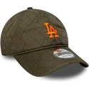 gron-justerbar-kurvad-keps-med-orange-logotyp-9twenty-quilted-fran-los-angeles-dodgers-mlb-av-new-era