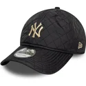 casquette-courbee-noire-ajustable-avec-logo-beige-9twenty-quilted-new-york-yankees-mlb-new-era