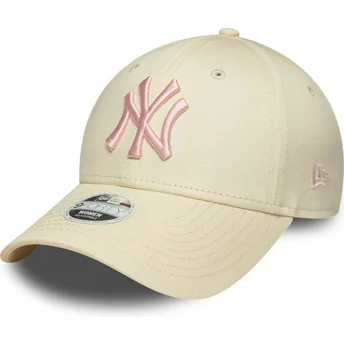 Beige justerbar böjd keps för kvinnor med rosa logotyp 9FORTY League Essential New York Yankees MLB från New Era