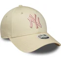bojd-beige-justerbar-keps-for-dam-med-rosa-logotyp-9forty-league-essential-fran-new-york-yankees-mlb-av-new-era