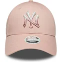 casquette-courbee-rose-ajustable-pour-femme-9forty-metallic-logo-new-york-yankees-mlb-new-era