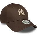 casquette-courbee-marron-ajustable-pour-femme-avec-logo-beige-9forty-league-essential-new-york-yankees-mlb-new-era