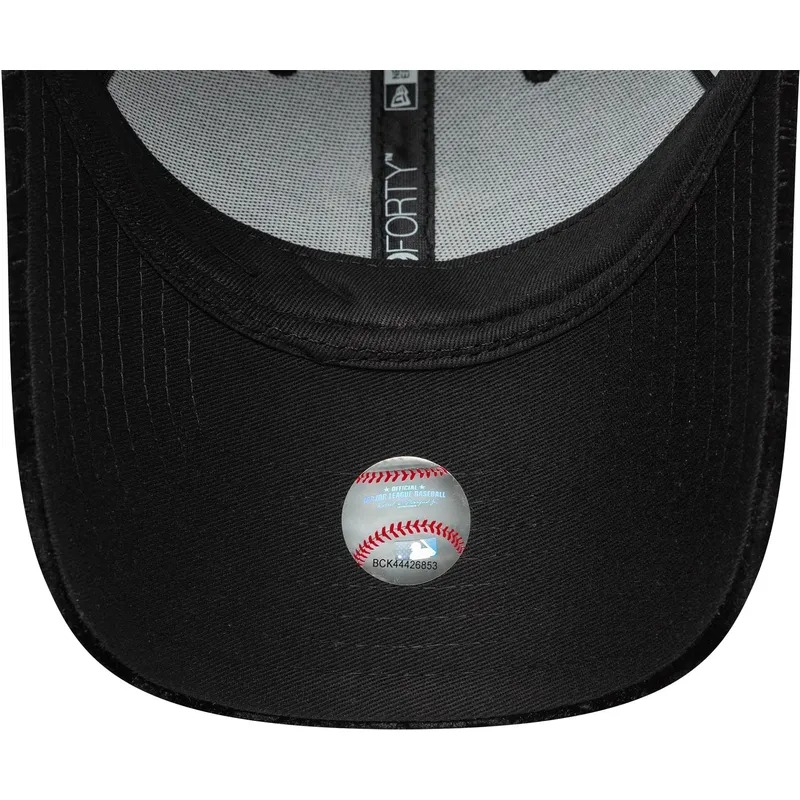 berretto-curvo-nero-regolabile-da-donna-con-logo-giallo-9forty-leo-velour-metallic-dei-new-york-yankees-mlb-di-new-era