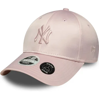 Różowa zakrzywiona czapka z daszkiem z regulacją dla kobiet z różowym logo 9FORTY Satin Bow Back New York Yankees MLB od New Era
