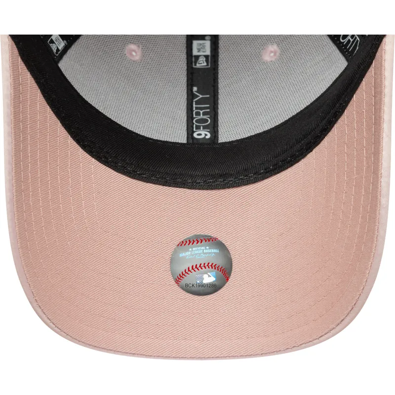 epci-curbata-roz-reglabila-9forty-satin-bow-back-de-new-york-yankees-mlb-de-new-era epci-curbata-roz-reglabila-9forty-satin-bow-back-de-new-york-yankees-mlb-de-new-era